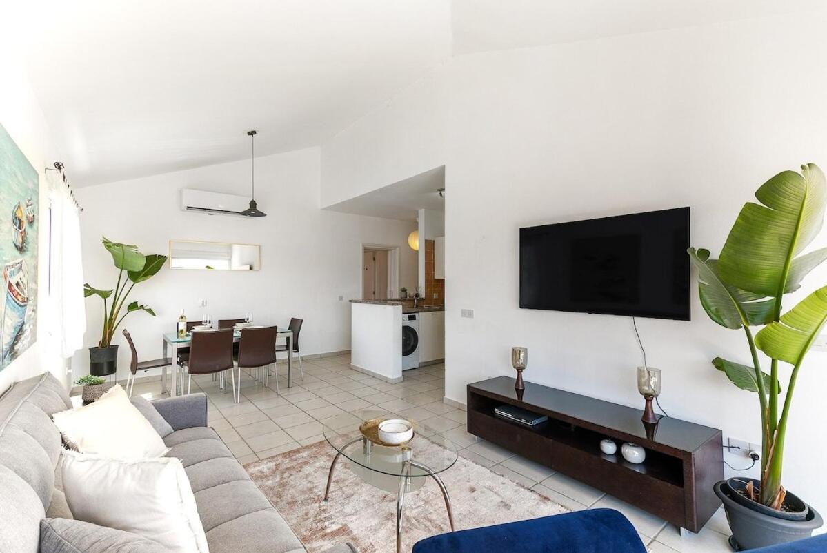 Limnaria Gardens Beautiful Apartment By Vichy Paphos Exterior photo