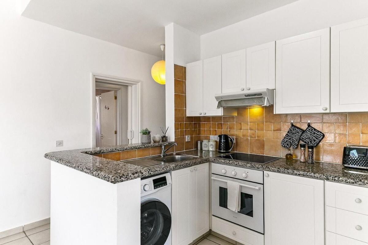 Limnaria Gardens Beautiful Apartment By Vichy Paphos Exterior photo